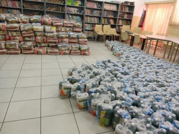 Foto 28: MERENDA EM CASA: alunos da Rede Municipal de Ensino de Quatá recebem cesta e kit de higiene