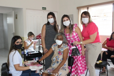 Foto 62: Fundo Social de Solidariedade de Quatá promove Dia da Beleza