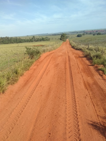 Foto 3: Valorização: estradas rurais de Quatá recebem constantes manutenções