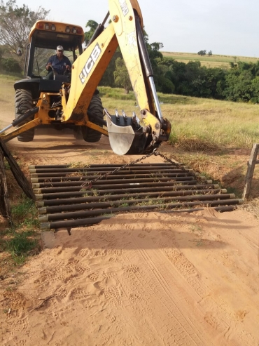 Foto 11: Valorização: estradas rurais de Quatá recebem constantes manutenções