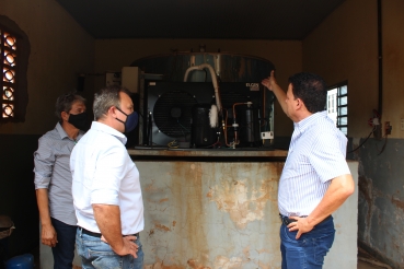 Foto 8: Novo motor é instalado no bebedouro do Almoxarifado