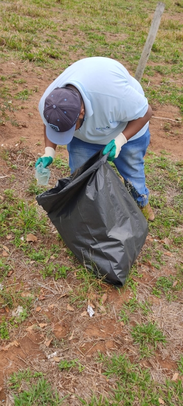 Foto 2: Prefeitura recolhe toneladas de entulhos durante o bota fora. Fique atento: está em vigor a Lei da caçamba.