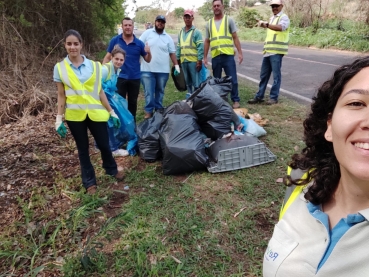 Foto 20: Prefeitura recolhe toneladas de entulhos durante o bota fora. Fique atento: está em vigor a Lei da caçamba.