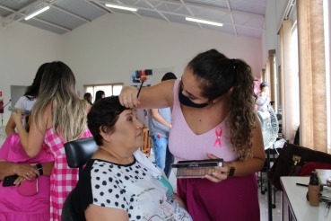 Foto 42: Fundo Social de Solidariedade de Quatá promove Dia da Beleza