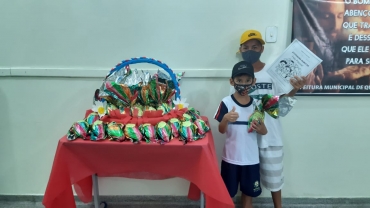 Foto 12: Educação entrega ovos de Páscoa para os alunos da Rede Municipal de Quatá