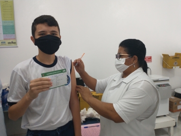 Notícia Adolescentes de 14 e 15 anos são vacinados em Quatá
