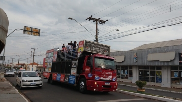 Foto 32: Emoção e fé pelas ruas de Quatá