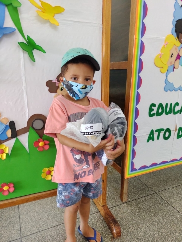 Foto 51: Novos Crocs, Tênis e Agasalhos são entregues para os alunos da Rede Municipal de Ensino de Quatá