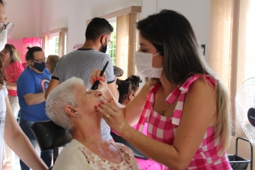 Foto 88: Fundo Social de Solidariedade de Quatá promove Dia da Beleza