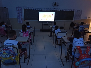 Foto 111: Quatá recebe circuito de peça teatral infantil