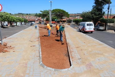 Foto 111: Praças de Quatá recebem nova iluminação