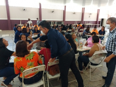 Foto 5: Almoço de confraternização é oferecido para integrantes da Frente de Trabalho