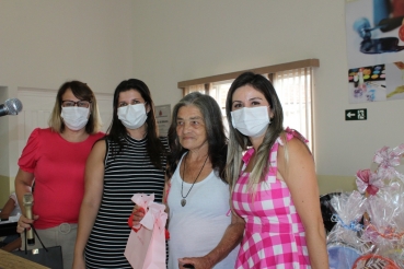 Foto 20: Fundo Social de Solidariedade de Quatá promove Dia da Beleza