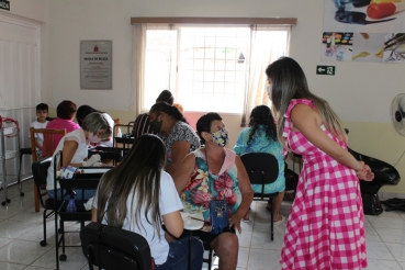 Foto 30: Fundo Social de Solidariedade de Quatá promove Dia da Beleza