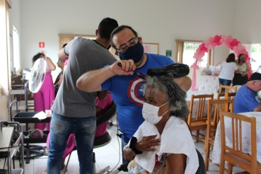 Foto 59: Fundo Social de Solidariedade de Quatá promove Dia da Beleza