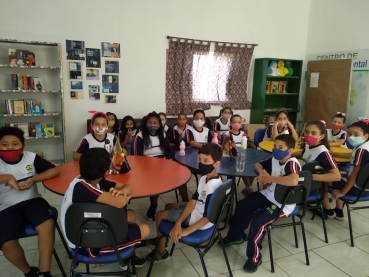 Foto 28: Alunos da Escola Gagliardi participam do Projeto Viajando na Leitura e visitam a Biblioteca Municipal 