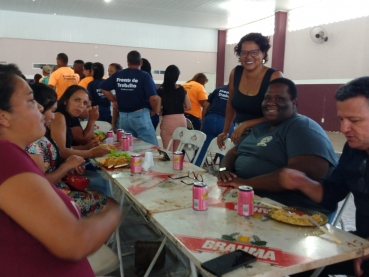 Foto 3: Almoço de confraternização é oferecido para integrantes da Frente de Trabalho