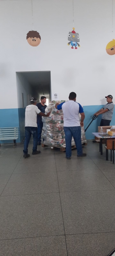 Foto 22: Prefeitura realiza entrega de mais um  Kit Alimentação para os alunos