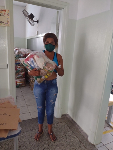Foto 25: Prefeitura realiza entrega de mais um  Kit Alimentação para os alunos