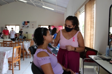 Foto 29: Fundo Social de Solidariedade de Quatá promove Dia da Beleza