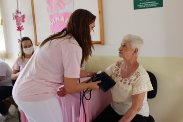 Foto 49: Fundo Social de Solidariedade de Quatá promove Dia da Beleza