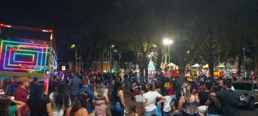 Foto 14: Carreta da Alegria atrai centenas de pessoas