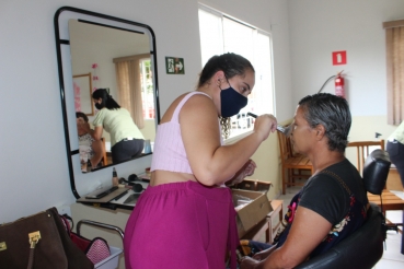 Foto 41: Fundo Social de Solidariedade de Quatá promove Dia da Beleza