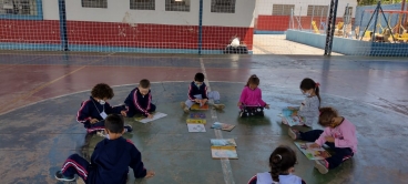 Foto 23: Alunos da Escola Gagliardi participam do Projeto Viajando na Leitura e visitam a Biblioteca Municipal 
