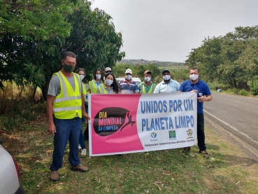 Foto 19: Prefeitura recolhe toneladas de entulhos durante o bota fora. Fique atento: está em vigor a Lei da caçamba.