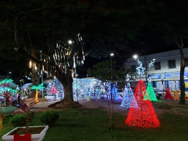 Foto 58: Inauguração da Praça do Natal - Natal Luz 2021 em Quatá