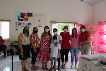 Foto 12: Fundo Social de Solidariedade de Quatá promove Dia da Beleza