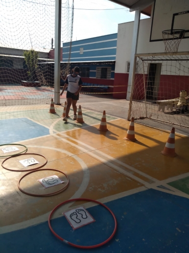 Foto 1: Alunos da Escola Osira participam de atividades coletivas na volta às aulas presenciais