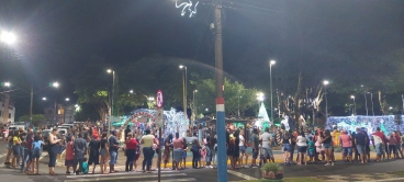 Foto 8: Carreta da Alegria atrai centenas de pessoas