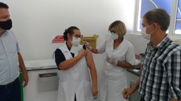 Foto 6: DIA HISTÓRICO! 22/01/21. Primeiras vacinas contra o Covid - 19 são aplicadas em Quatá