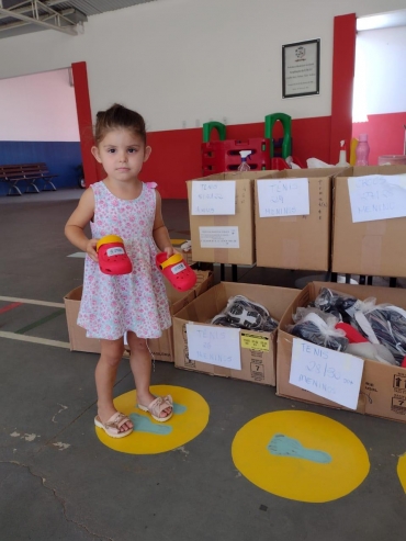 Foto 52: Novos Crocs, Tênis e Agasalhos são entregues para os alunos da Rede Municipal de Ensino de Quatá