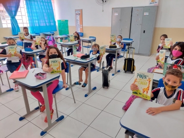 Foto 103: Quatá recebe circuito de peça teatral infantil