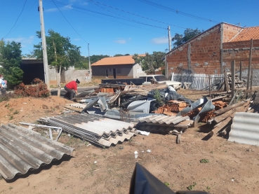 Foto 18: Saúde realiza mais um arrastão e recolhe dezenas de recipientes que acumulam água