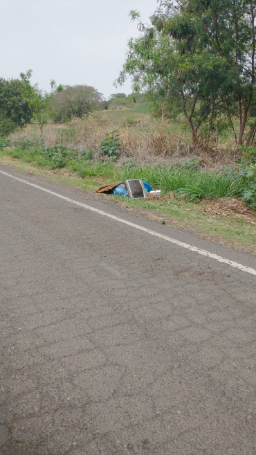 Foto 1: Prefeitura recolhe toneladas de entulhos durante o bota fora. Fique atento: está em vigor a Lei da caçamba.