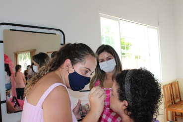 Foto 86: Fundo Social de Solidariedade de Quatá promove Dia da Beleza