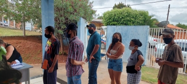 Foto 8: Famílias quataenses recebem cesta de Natal