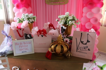 Foto 40: Fundo Social de Solidariedade de Quatá promove Dia da Beleza