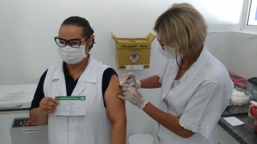 Foto 1: DIA HISTÓRICO! 22/01/21. Primeiras vacinas contra o Covid - 19 são aplicadas em Quatá