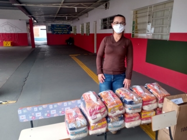 Foto 2: Merenda em casa: mais alimento para os alunos