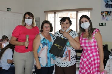 Foto 46: Fundo Social de Solidariedade de Quatá promove Dia da Beleza