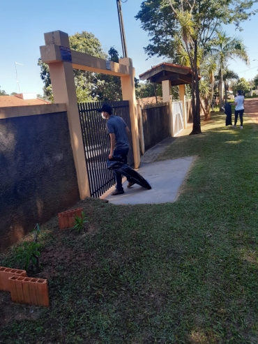 Foto 2: Saúde realiza mais um arrastão e recolhe dezenas de recipientes que acumulam água