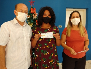 Foto 3: Prefeitura de Quatá entrega prêmios para os sorteados do IPTU