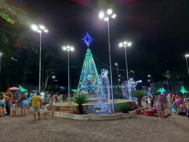 Foto 1: Inauguração da Praça do Natal - Natal Luz 2021 em Quatá