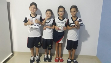 Foto 47: Novos Crocs, Tênis e Agasalhos são entregues para os alunos da Rede Municipal de Ensino de Quatá