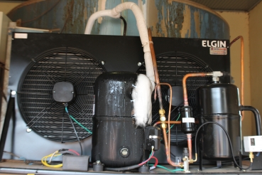 Foto 1: Novo motor é instalado no bebedouro do Almoxarifado