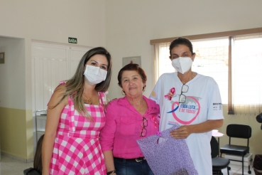 Foto 11: Fundo Social de Solidariedade de Quatá promove Dia da Beleza